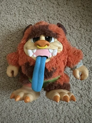 Juguete interactivo monstruo Stubbs sorpresa crea criaturas MGM Entertainment 2017 Foto 1 de 2