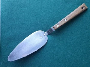 Vintage Prestige Cake Slice Wooden Handle Cutlery Utensil - Picture 1 of 4
