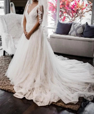 Vestido de novia y velo Foto 1 de 4