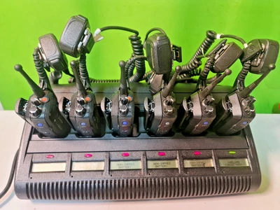 6 Motorola XPR6580 AAH55UCH9LB1AN 2 vías radio/con cargador de batería de 6 bahías + micro Foto 1 de 4