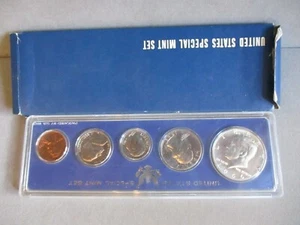 1966 US Special Mint Set 5 coins including 40% Silver Kennedy Half-dollar - Picture 1 of 3