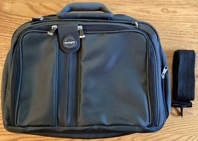 Сумка для ноутбука Kensington Contour компьютерная с плечевым ремнем, модель K62220B - Изображение 1 из 4