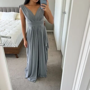 Formal Bridesmaid Dress with Scoop Back Detail in Silver Size 4 Great Condition - Picture 1 of 10