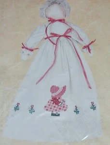 FUNDA DE ALMOHADA PRIMAVERA NIÑA MUÑECA 12" X 21" Kit Bordado 141983 HERRSCHNERS - ¡NUEVO EN PAQUETE! - Imagen 1 de 3