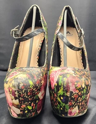 Tacones Madison by ShoeDazzle con patrón floral talla 7 Foto 1 de 4