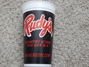 RUDY'S COUNTRY STORE UND BAR-B-Q BECHER SAMMLERBECHER PLASTIK 32oz - Bild 1 von 6