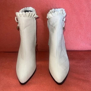 New Ruffle Trim Bow Decore Point Toe Heel Classic Boot With Chunky Heel 9 1/2 - Picture 1 of 5