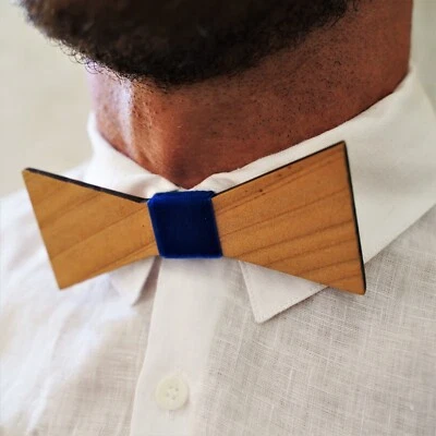 Papillon in legno di cedro con cinturino in velluto, misura regolabile, +COLORI - Immagine 1 di 4