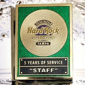 Seminole Hard Rock Gaming fünf Jahre Service Sammlerstück Pin grün + gold - Bild 1 von 3