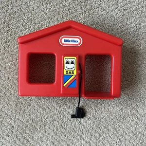 Vintage rotes Little Tikes Tankstellengebäude mit Zapfsäule - Bild 1 von 2