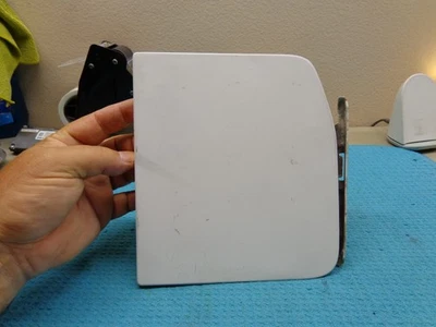 NISSAN NV200 17 18 19 20 21 QAK NUBE BLANCO COMBUSTIBLE GAS TAPA PUERTA SOLAPA Foto 1 de 4