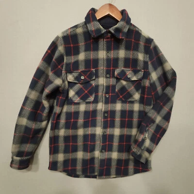 Chaqueta a cuadros polar con botones súper suave Boston Traders para hombre talla pequeña Foto 1 de 4