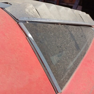 Cuarto de cristal trasero izquierdo conductor MAZDA RX7 79 80 81 82 83 84 85  Foto 1 de 3