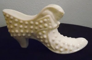Vintage Fenton White Milk Glass Hobnail Glass Shoe with Cat - Picture 1 of 5