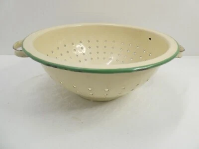 VINTAGE ENAMEL GREEN SPECKLED SIEVE COLLANDER STRAINER - Image 1 of 4