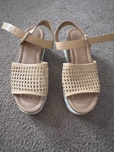Universal Thread Sandals Womens 8 Ankle Straps Wedge Buckle Brown Faux Leather - Picture 1 of 6