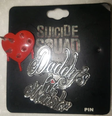 Prendedor de metal esmaltado DC Comics Escuadrón Suicida Harley Quinn "Daddy's Lil Monster" Foto 1 de 2