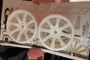 Trickbits TB4330W p.d. Ruedas Tora blancas 24mm 0mm offset - Imagen 1 de 1