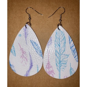 Pendientes colgantes boho de plumas de imitación de cuero - Imagen 1 de 3