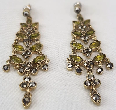 Pendientes perforados con araña de piedras verdes chapados en oro Monet de colección declaración de belleza Foto 1 de 4