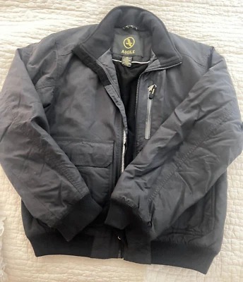 Chaqueta de Bolsillo Utilitaria Aigle Para Hombres Mediana Azul Marino Bombardero Edredón Forrado Tareas M Foto 1 de 3