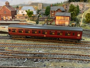 Lima OO Mk1 Composite Corridor Coach - BR Maroon / Crimson (M25623), Boxed - Bild 1 von 24