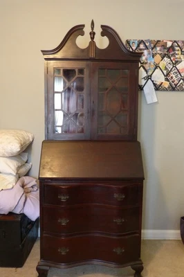 ANTIGUA MADERA MACIZA 76"H ESCRITORIO SECRETARIA CAÍDA FRONTAL 3 CAJONES GARRA PATAS BOLA REMATE Foto 1 de 4