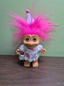 Vintage Russ Happy Birthday 5" Troll Doll With Hat And Present Preowned Read - Picture 1 of 10