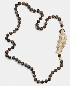 Geschnitzte japanische Figur Anhänger Halskette mit Leopardenfell Jaspis Perlen Vintage 30 Zoll - Bild 1 von 6