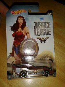 Hot Wheels DC Justice League Wonder Woman Maximum Leeway Car 3/7 Collectible