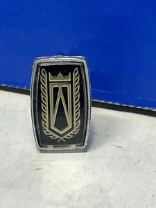 VINTAGE 75-79 FORD TORINO MUSTANG CENTER STERRING WHEEL ORNAMINT EMBLEM BADGE A7 - Imagen 1 de 3
