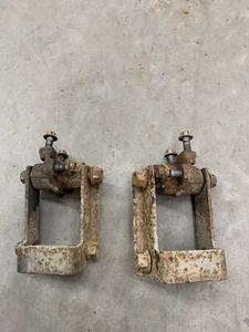 1999 99 - 04 FORD F450 F550 7.3 FRONT AXLE LEAF SPRING REAR Hanger MOUNT BRACKET - Picture 1 of 10