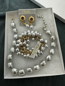 Carolee Vtg Faux Pearl Clip Earrings Necklace Bracelet Set NWT - Picture 1 of 4