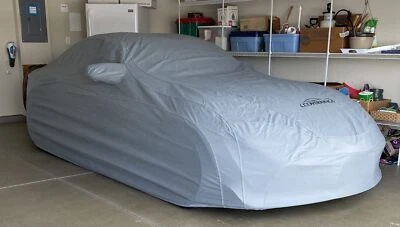 Cubierta de coche Coverking Triguard personalizada a medida para Toyota Supra Foto 1 de 4