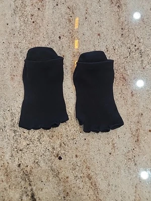 Nuevos calcetines para mujer TOESOX Pilates negros tiro bajo media puntera agarre talla S Foto 1 de 4