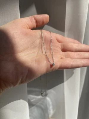 Colgante de diamantes naturales de oro blanco de 14 quilates de 16 pulgadas Foto 1 de 3