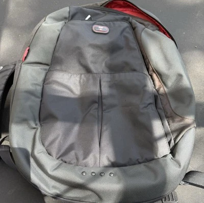 Tumi T-Tech - Mochila para portátil Flow - Negra con interior rojo. Modelo: TU-5105-D Foto 1 de 3