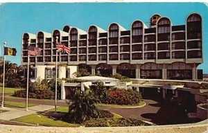 Barbados - The entrance drive to the fabulous new Hilton Hotel - Publ. C. L. Pit - Picture 1 of 2