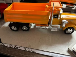 1/32 NEW RAY NEW ORANGE KENWORTH W 900 DUMP TRUCK, NO PACKAGING # B61 - Picture 1 of 4