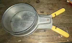 Slip-Seal Schaum Erdnuss oder Futterspender, funktioniert einwandfrei, gebrauchsfertig - Bild 1 von 3