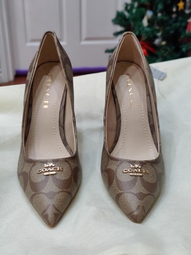 Scarpe da donna Coach taglia 9 pump kaki firmate WILEY rivestite in tela NUOVE $228