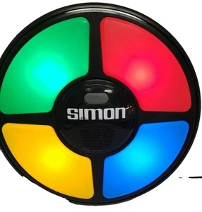 Juego de memoria electrónica Simon Says 2015 Hasbro probado/funcionamiento clásico diversión familiar - Imagen 1 de 7