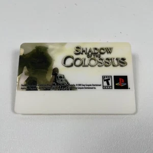 Shadow Of The Colossus PS2 Nombre Promocional Etiqueta Tarjeta de Anuncio RARO Clip - Imagen 1 de 2