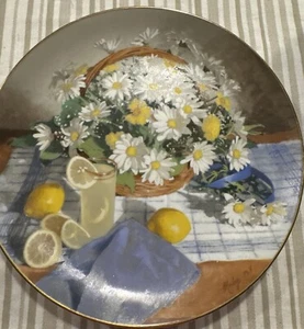 Collectible Plate “Daisies”Vieonne Morley 3rd Flowers Of Your Garden Series 1988 - Picture 1 of 7