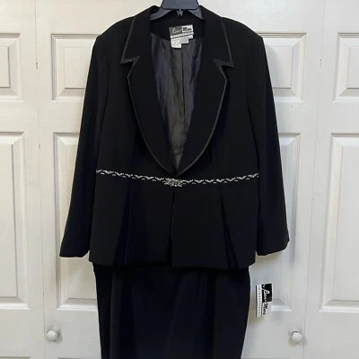 Blazer negro con falda para mujer talla grande 24  Foto 1 de 4