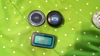 Toyota Corona Corolla Carina Crown 1970 volante bocina emblema elige uno Foto 1 de 2