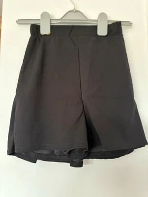 Bnwts Boohoo Black Tall Crepe Skort. - Image 1 of 3