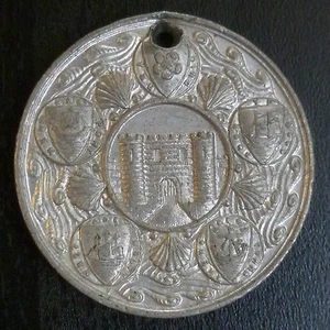 Hampshire Isle Of Wight One Year School Attendance Medallion White Metal - Picture 1 of 2