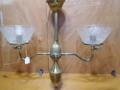 Старинный ~ латунный 2-рычажный газовый крепеж, преобразованный в электрические кислотные травленые абажуры #3977 - Изображение 1 из 4