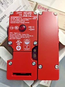 IDEC HS1C-R44R-R / HS1CR44RR (BRAND NEW) SAFETY SWITCH spring lock - Picture 1 of 3